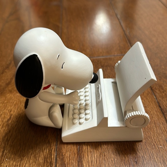 Peanuts Other - 2022 Hallmark Peanuts Snoopy Cell Phone Holder